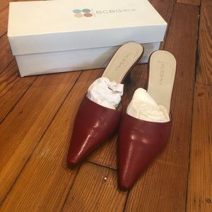 Mules. GUC Red BCBG Original Box